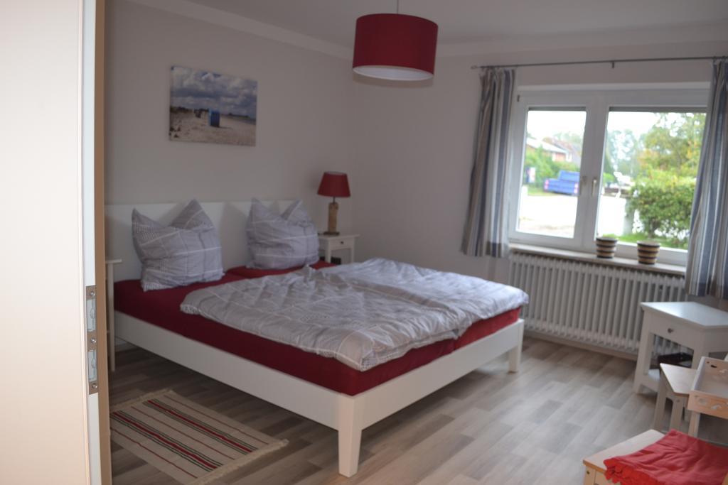 Hotel & Ferienunterkuenfte Hus Seeblick Fehmarn Ruang foto